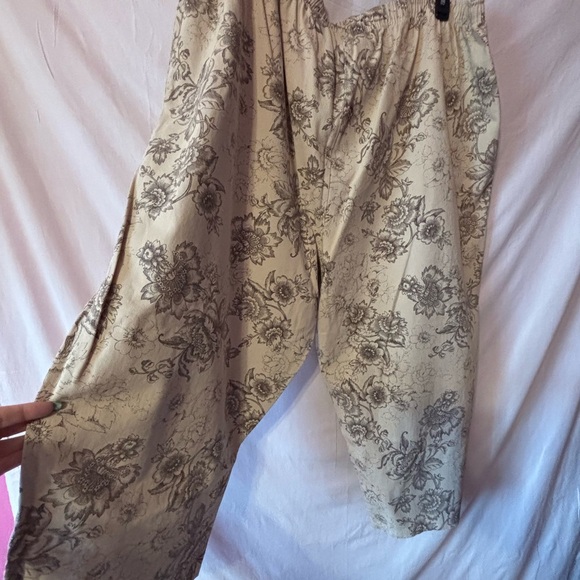 Junonia Tan and Brown Floral Straight Leg Capris with Elastic Waistband - Picture 7 of 15